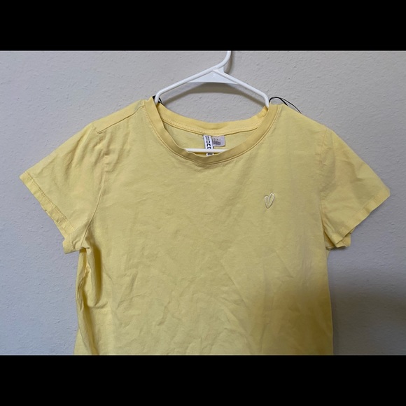 💛  Embroidered T-Shirt - Picture 2 of 8